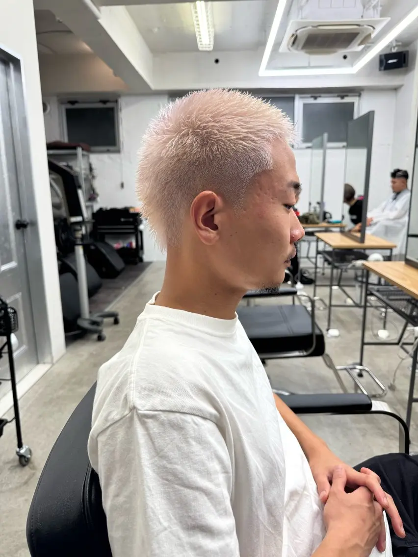 ショート カラー メンズ メンズブリーチ フェードカット スキンフェード ブリーチ 抜きっぱなしブロンド カット ヘアカラー トリートメント 💈メンズ特化💈 TASUKUのヘアスタイル