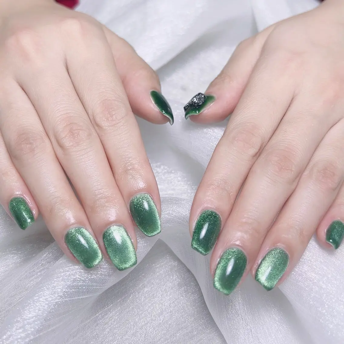 メンズ ネイル メンズ韓国風 アートネイル オーロラネイル ガーリー キラキラネイル ハンドネイル Nail salon 木にいるのネイルデザイン