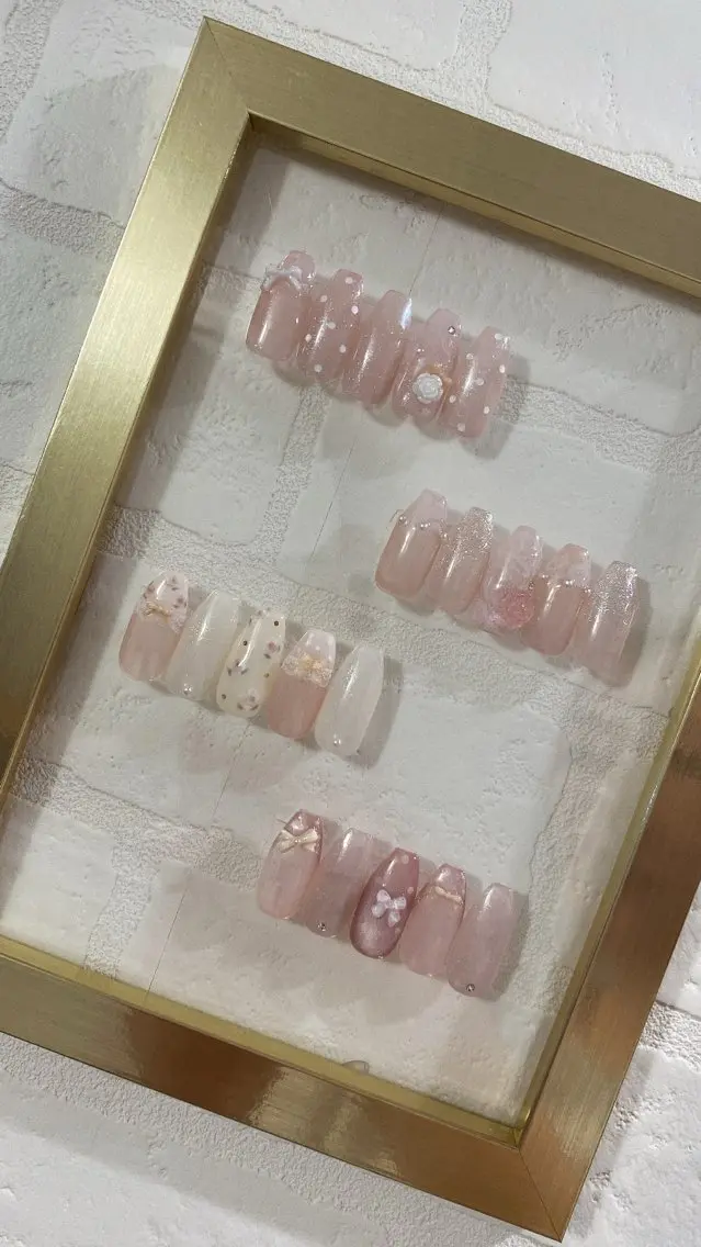 ネイル アートネイル ドット フラワーネイル フレンチネイル キラキラネイル crystal ⭐︎ colorのネイルデザイン
