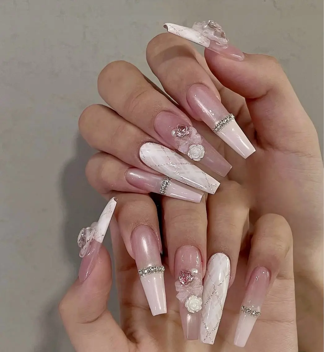 ネイル アートネイル ボルドー フレンチネイル ジェルネイル 氷ネイル・うるうるネイル ハンドネイル Julie NailSalonのネイルデザイン