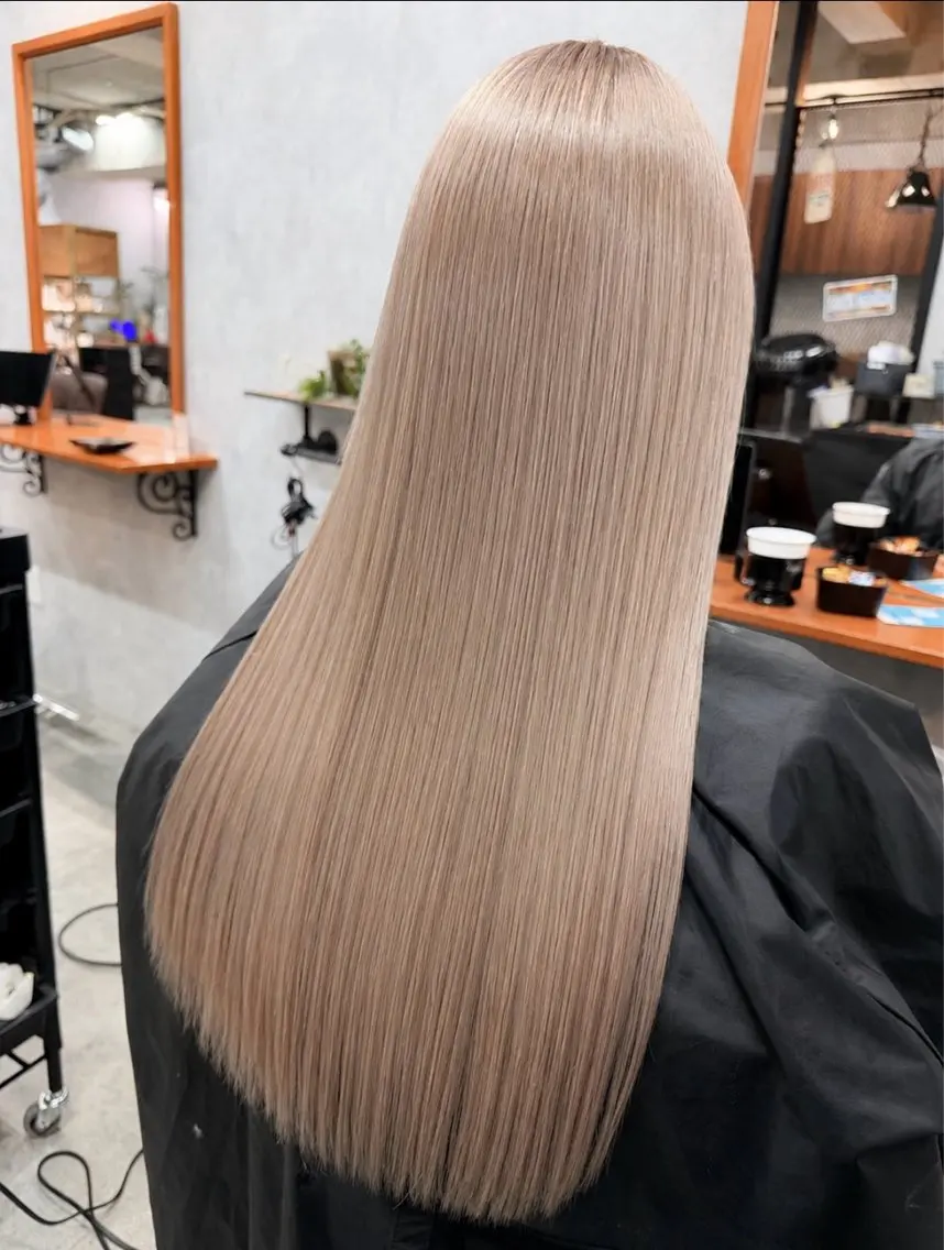 ロング カラー ベージュカラー ミルクティーベージュ ヘアカラー C'LD Hair トモヤのヘアスタイル