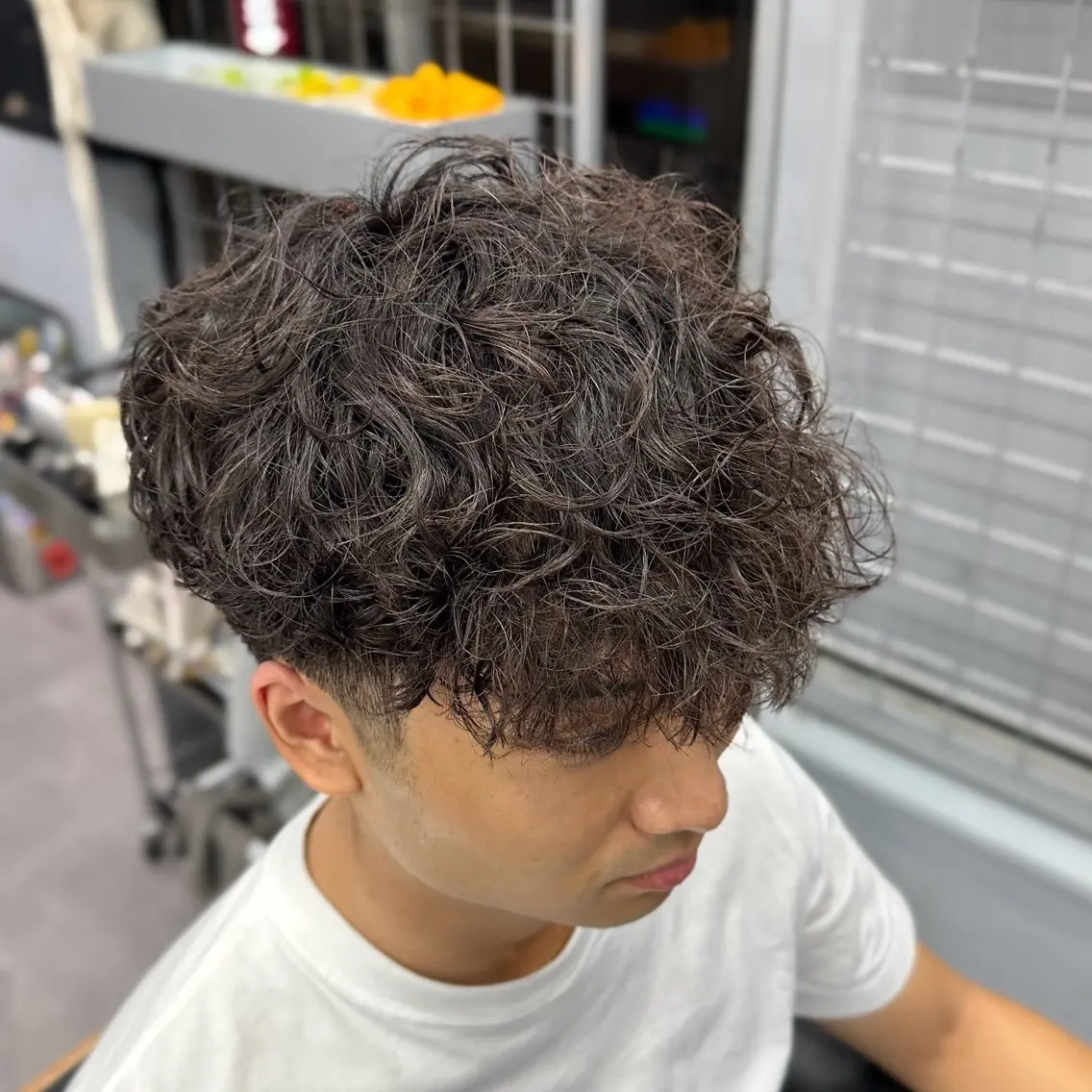 ショート パーマ メンズ メンズブリーチ センターパート フェードカット メンズパーマ スペインカール 柏/カラー/パーマ 浦口 夏生のヘアスタイル