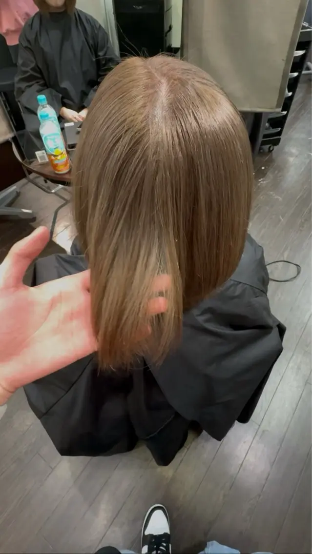 ミディアム カラー ベージュカラー ブリーチ ブロンド 透明感カラー ミルクティーベージュ Lima/ハイトー ン/心斎橋/長堀橋のヘアスタイル