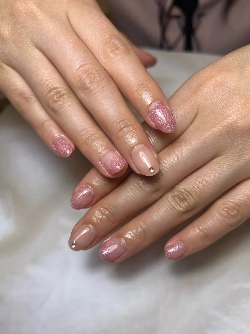ネイル ラメ(グリッター) ラメグラデーション ストーンネイル twin .のネイルデザイン