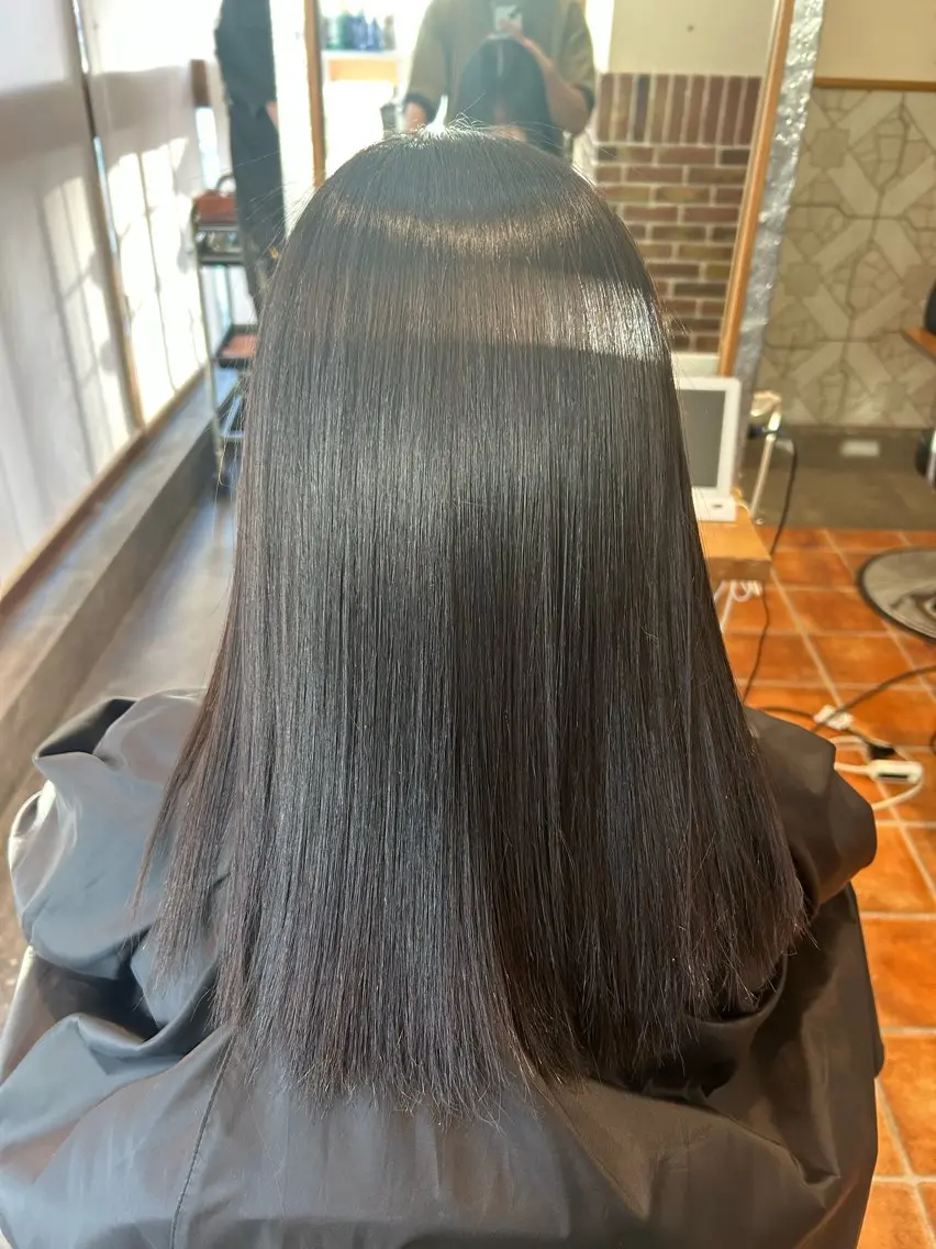 ミディアム 江田 衣折のヘアスタイル
