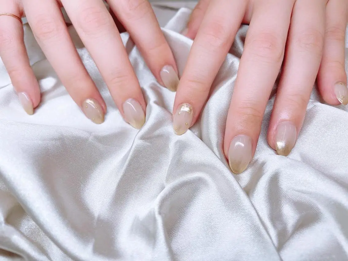 ネイル ジェルネイル ゴールド グラデーション ハードジェル ロングネイル Lilas Nailのネイルデザイン
