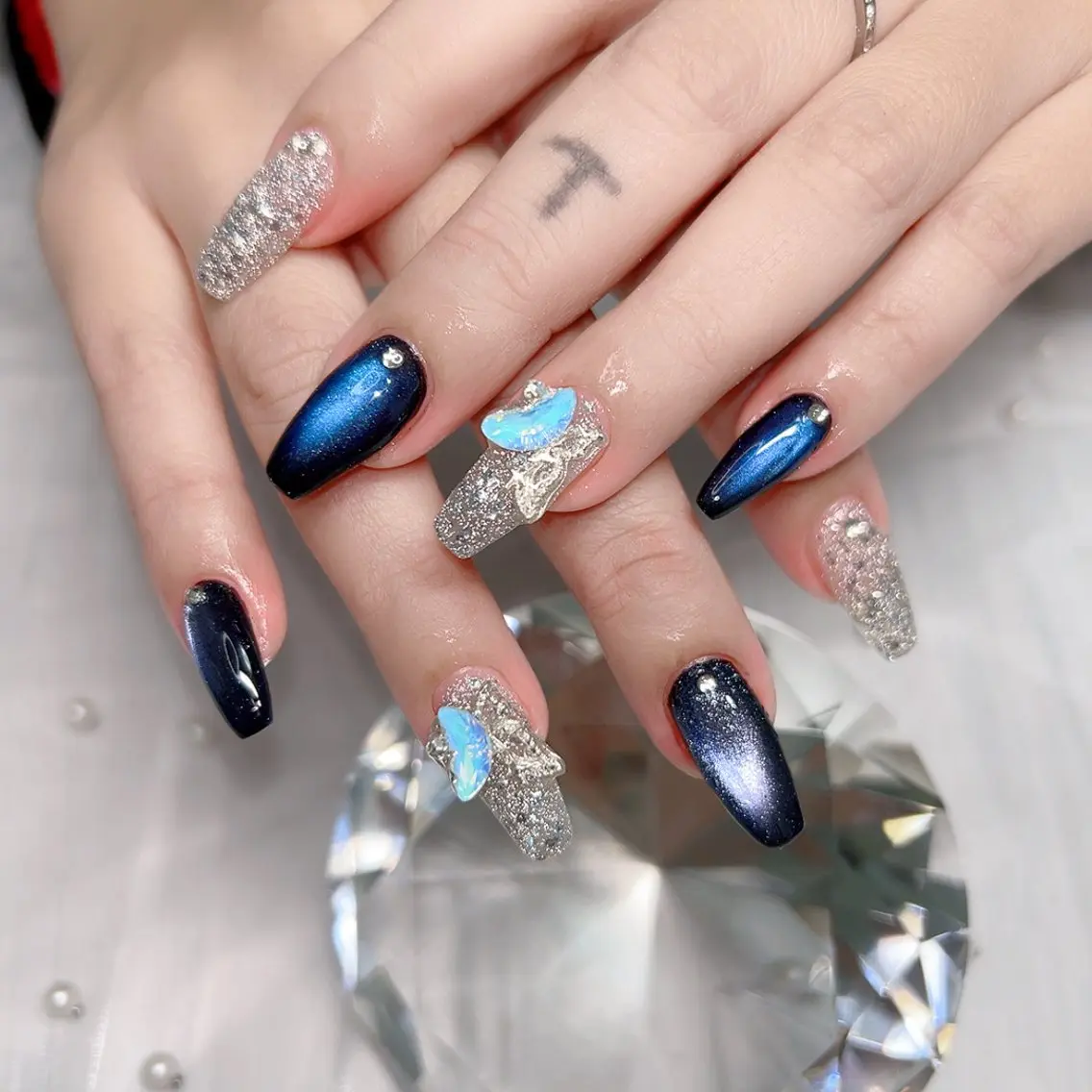 ネイル オーロラネイル ミラーネイル オフィスネイル ワンカラーネイル シンプルネイル ハンドネイル Cute Tips nailのネイルデザイン