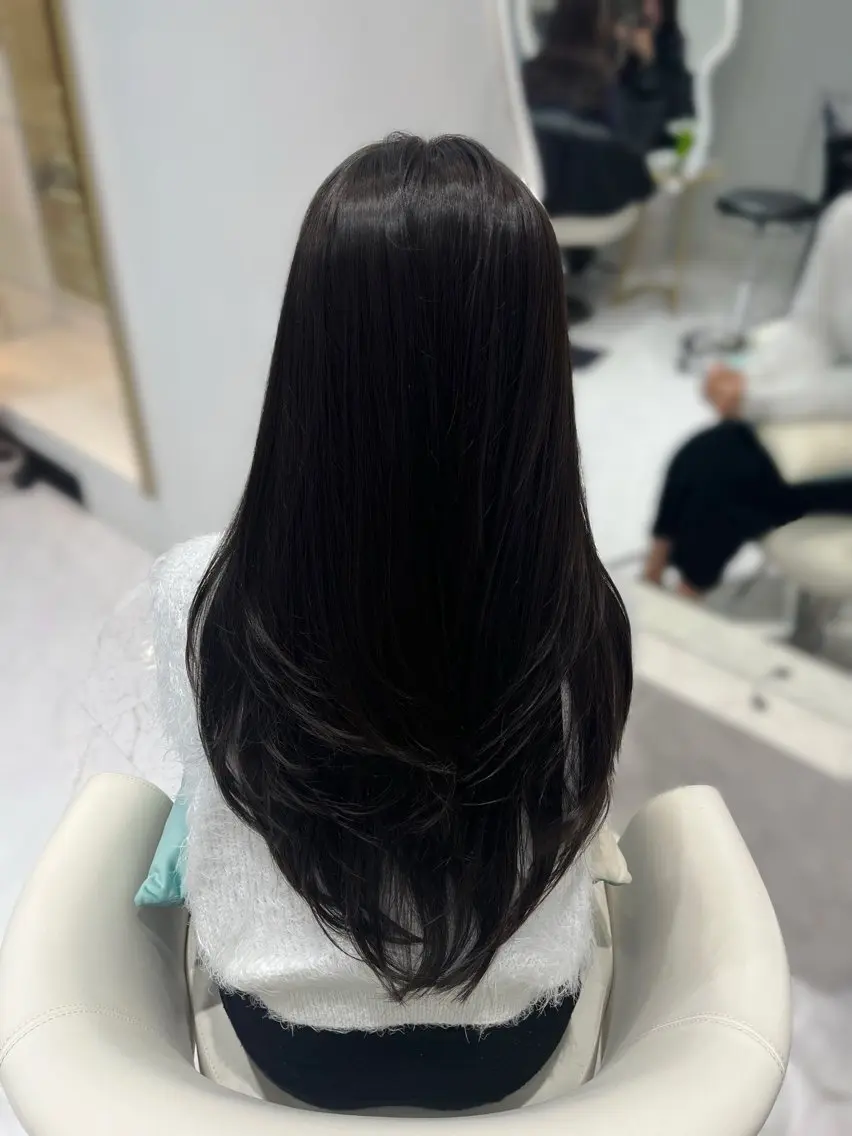 ロング カラー レイヤーカット 𝑹𝒊𝒉𝒐🎀 名駅/大人韓国ヘアのヘアスタイル