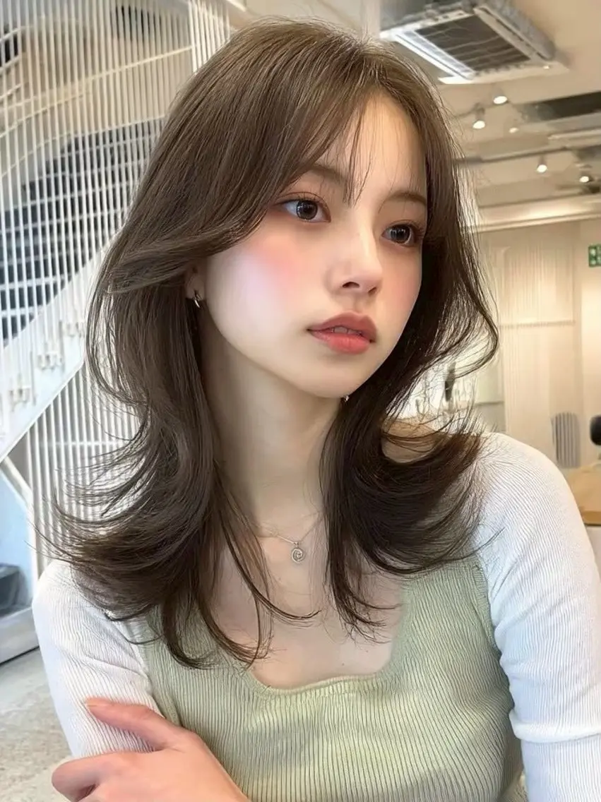 ミディアム カラー 神田 絢飛のヘアスタイル