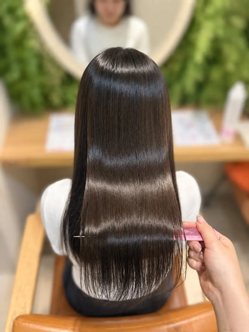 セミロング 縮毛矯正 髪質改善🫧艶カラー ✨縮毛矯正🎀しゅりのヘアスタイル