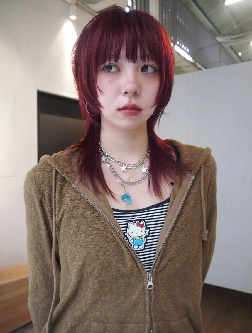 セミロング カラー ブリーチ レッドカラー ヘアカラー 田中 瑠愛のヘアスタイル