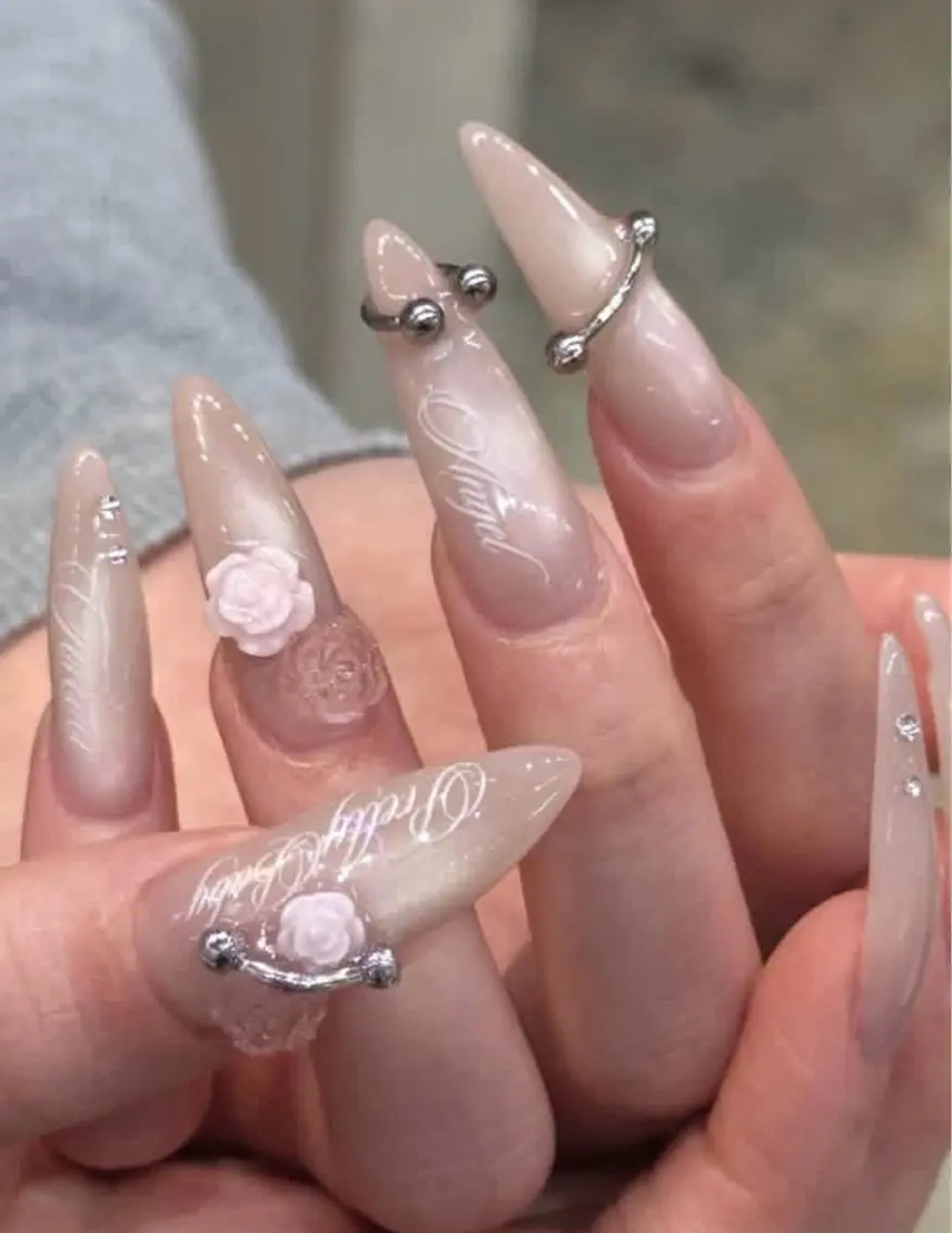 ネイル チークネイル ドット フットネイル フレンチネイル グラデーション ハンドネイル ハンドケア Nihonthy Nail 新宿のネイルデザイン