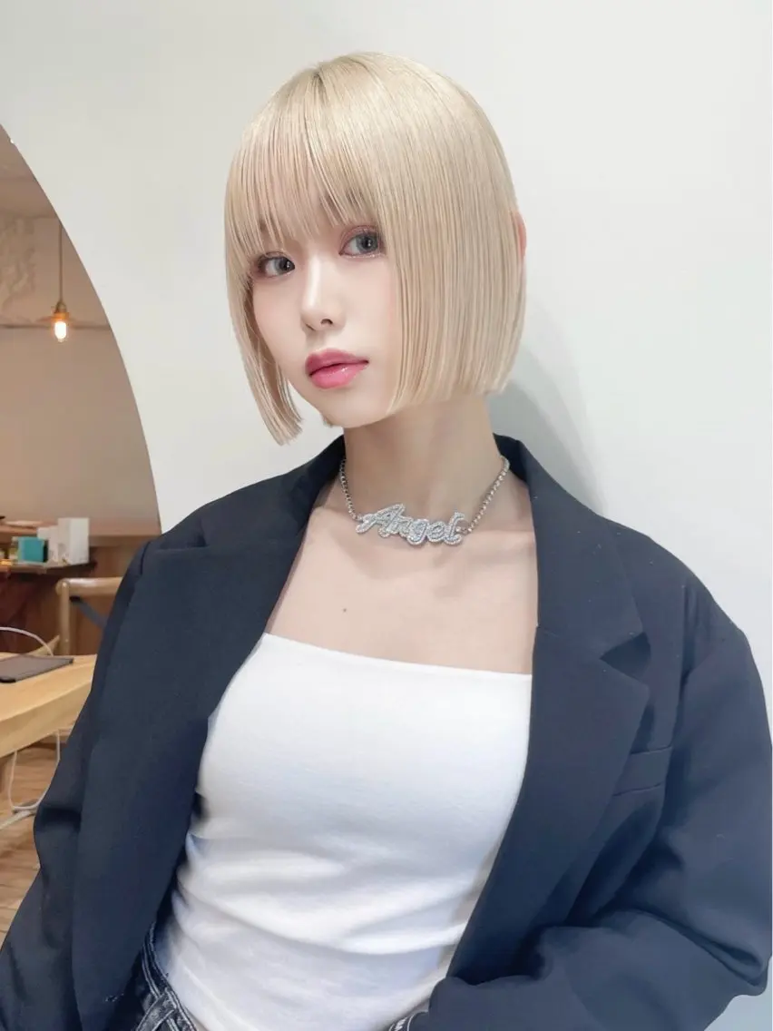 ショート カラー ヘアカラー トリートメント 失敗しないハイトーン ミルクティーベージュのヘアスタイル
