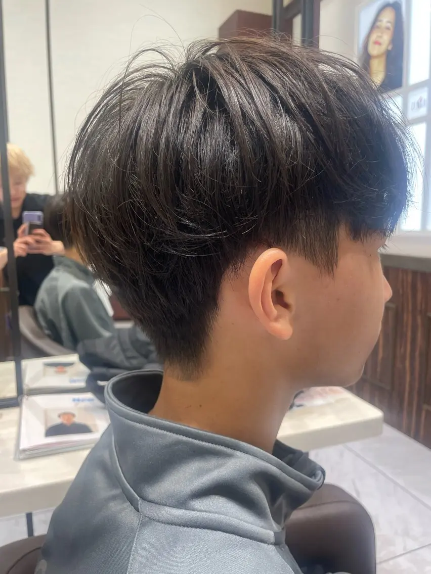 ショート メンズ マッシュ 刈り上げ 岩崎 唯人のヘアスタイル
