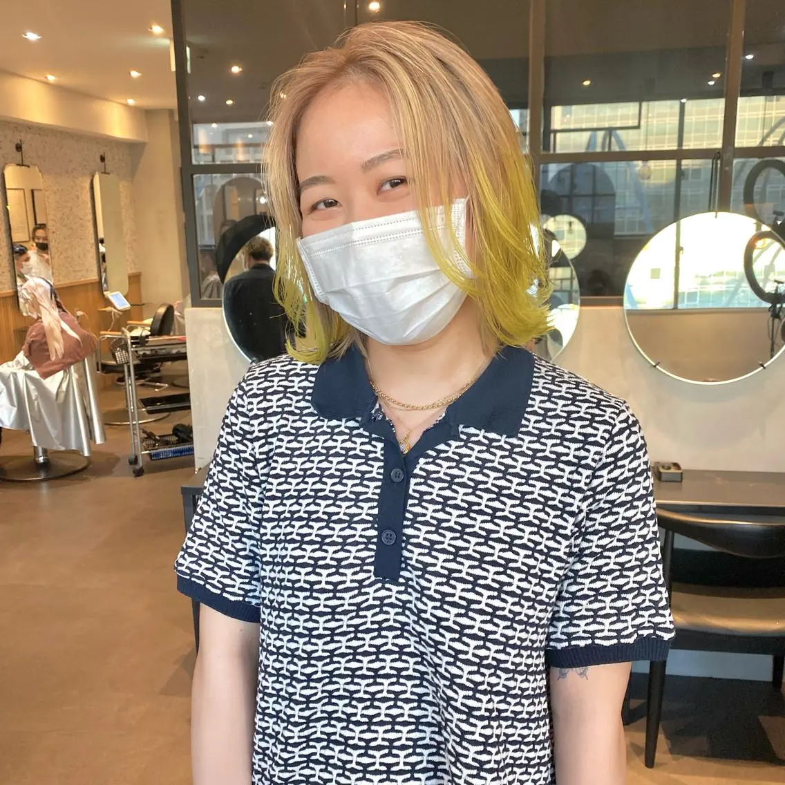 ショート カラー ヘアカラー 艶ハイトーンブリーチ 🌈小林侑雅のヘアスタイル