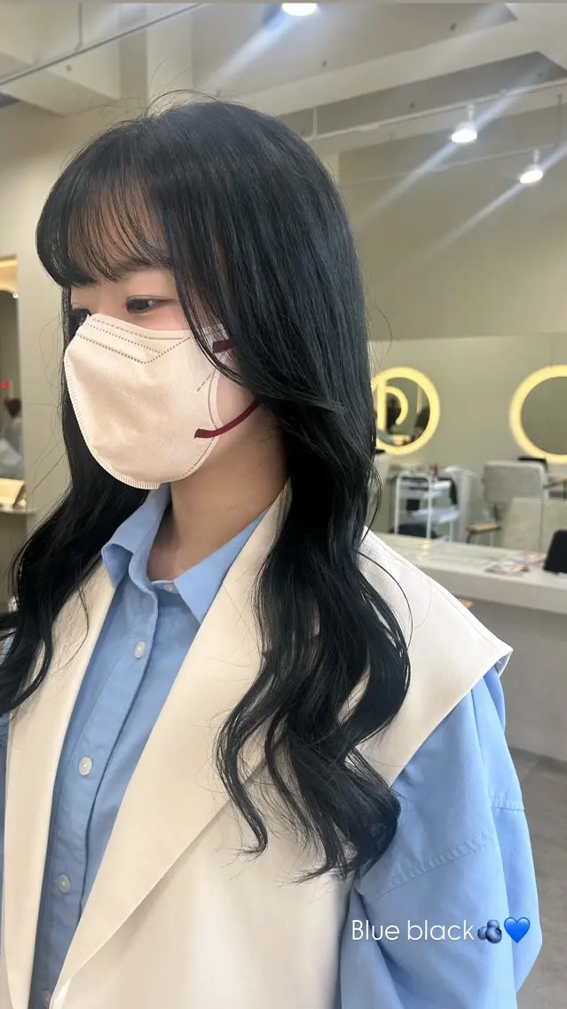 ロング カラー 黒髪 ブルーカラー ブルーブラック カット ヘアカラー トリートメント 透明感カラー レイヤー/むつきのヘアスタイル