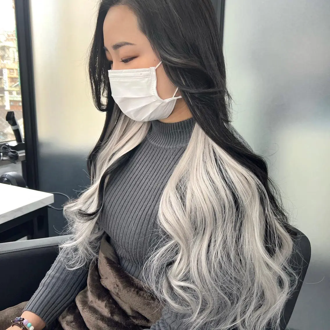 ロング カラー シールエクステ ハイトーンカラー エクステ エクステ シールエクステ特化 ハイトーン、NANAのヘアスタイル