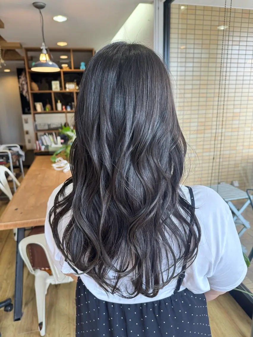 ロング カラー ツキダテ ユイのヘアスタイル