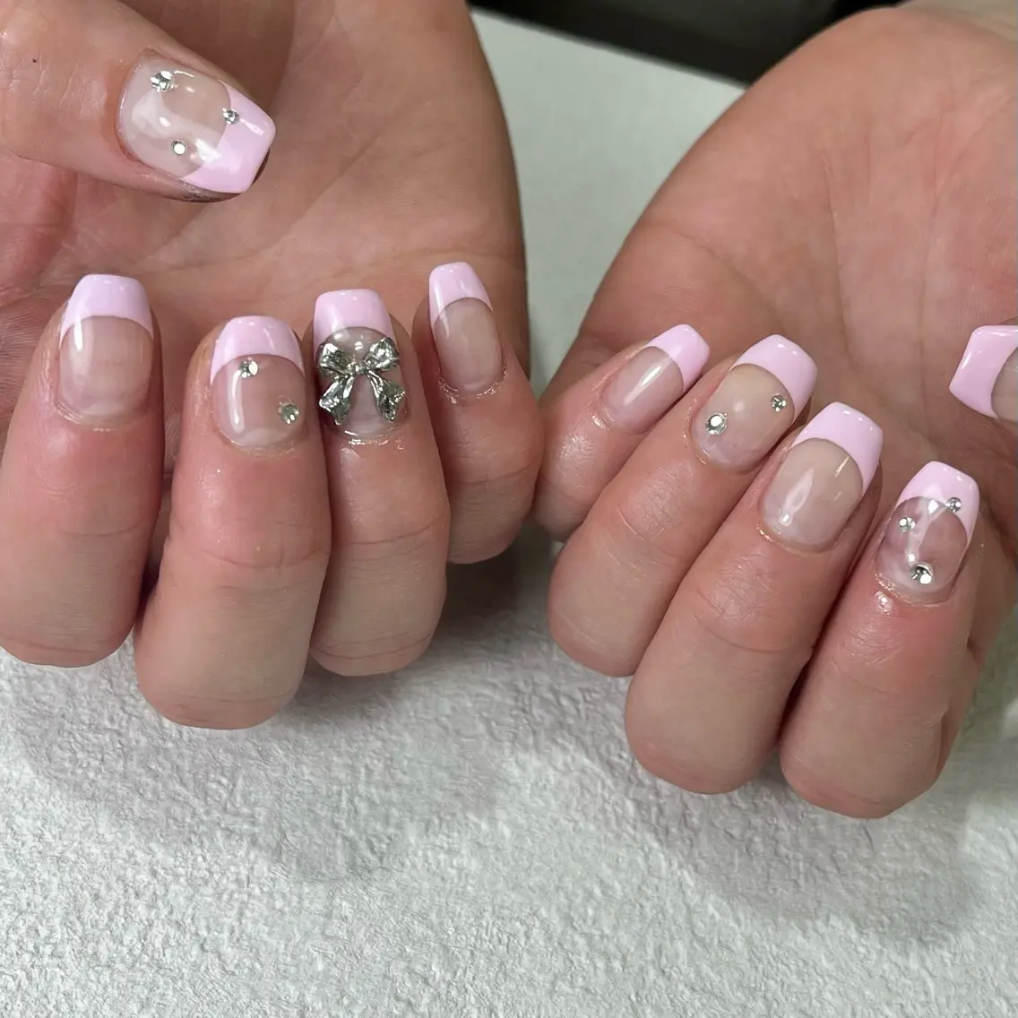 ネイル フレンチネイル ガーリー キラキラネイル ピンク リボン ハンドネイル Para Sol nail　Maoのネイルデザイン