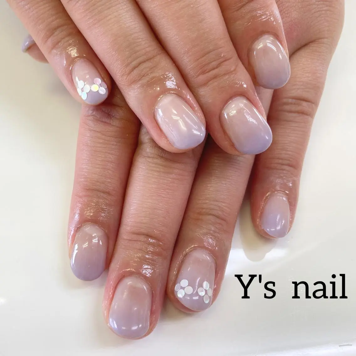 ネイル ホログラムネイル パステルネイル 手書きが得意🖌️ Y’s  nailのネイルデザイン