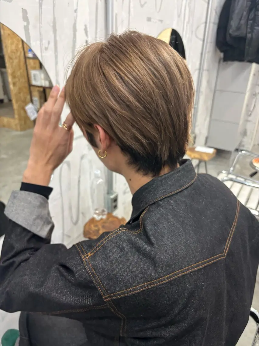 ショート ヘアカラー 大西 柚羽のヘアスタイル