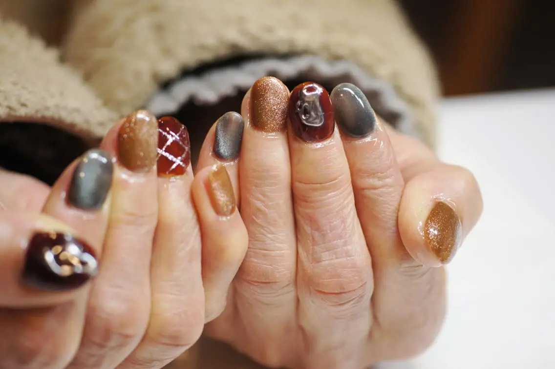 ネイル ブラウン マグネットネイル nails muu まゆのネイルデザイン