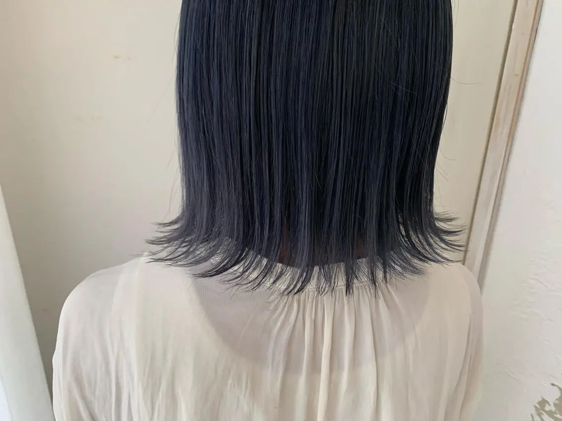 セミロング カラー ブリーチ fio マナミのヘアスタイル
