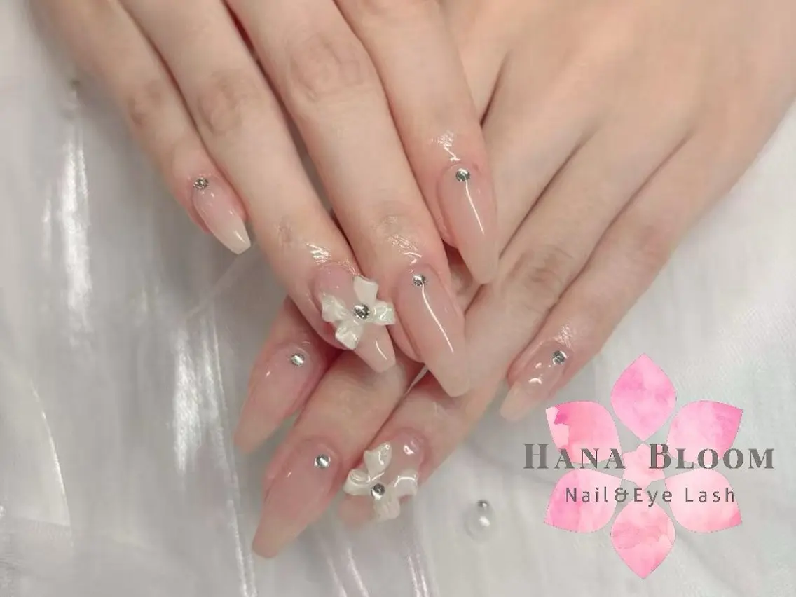 ネイル フレンチネイル ジェルネイル グラデーション ラメ(グリッター) マグネットネイル ハンドネイル ハンドケア Hana Bloom Nail Salonのネイルデザイン