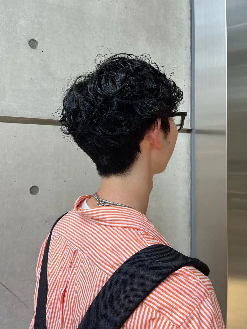 ショート パーマ メンズ メンズパーマ 透明感カラー人気 ナンバーワンMIYUのヘアスタイル
