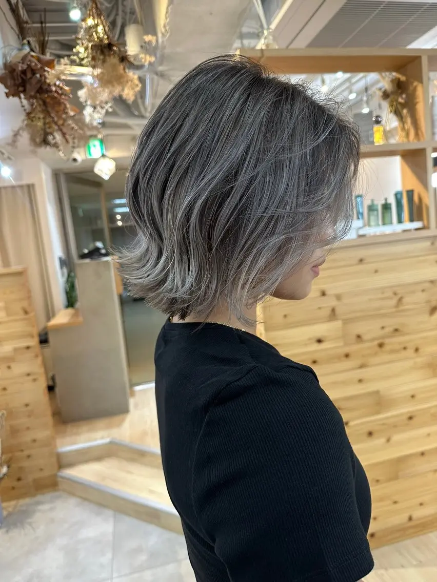 ショート カラー バレイヤージュ ブリーチ レイヤーカット カット ヘアカラー トリートメント ヘッドスパ 木下大地 HAIR Oneのヘアスタイル