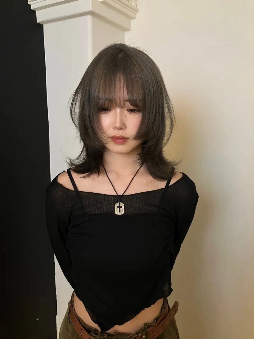 ミディアム カラー ベージュカラー グレージュ オリーブベージュ オリーブグレージュ オリーブグレー カット ヘアカラー トリートメント Hanaka🪷 ニュアンス×レイヤーのヘアスタイル