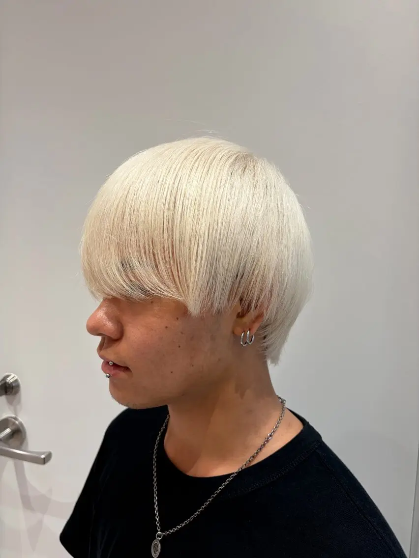 ショート カラー メンズ メンズブリーチ メンズハイトーン ブリーチ ケアブリーチ ハイトーンカラー ヘアカラー トリートメント Yuya/ハイトーン /ブリーチ/ホワイトのヘアスタイル