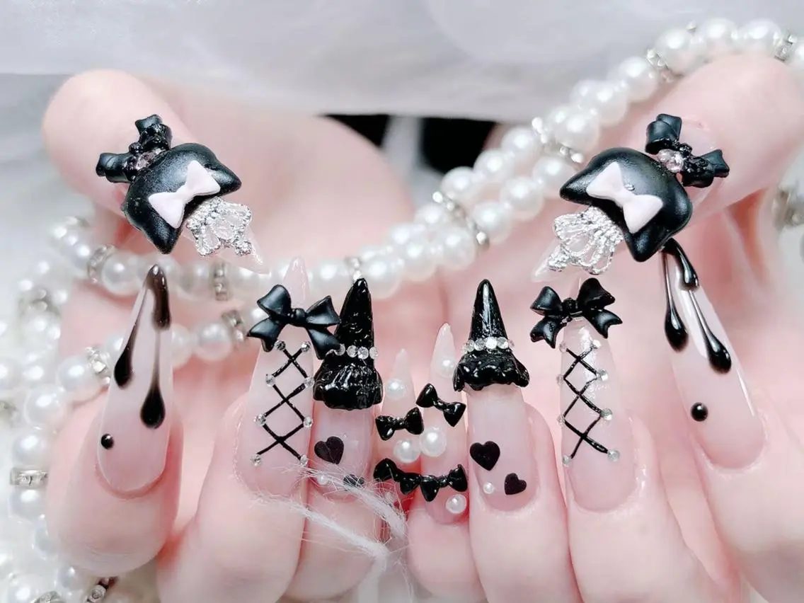 ネイル 長さ出し キラキラネイル 韓国ネイル ロングネイル マグネットネイル ハンドネイル ハンドケア Akira✨ nailのネイルデザイン