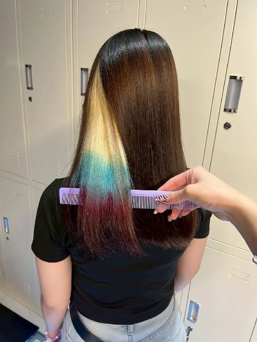 カラー ロング 地雷系🎀ハイトーン 💙荒川結星のヘアスタイル