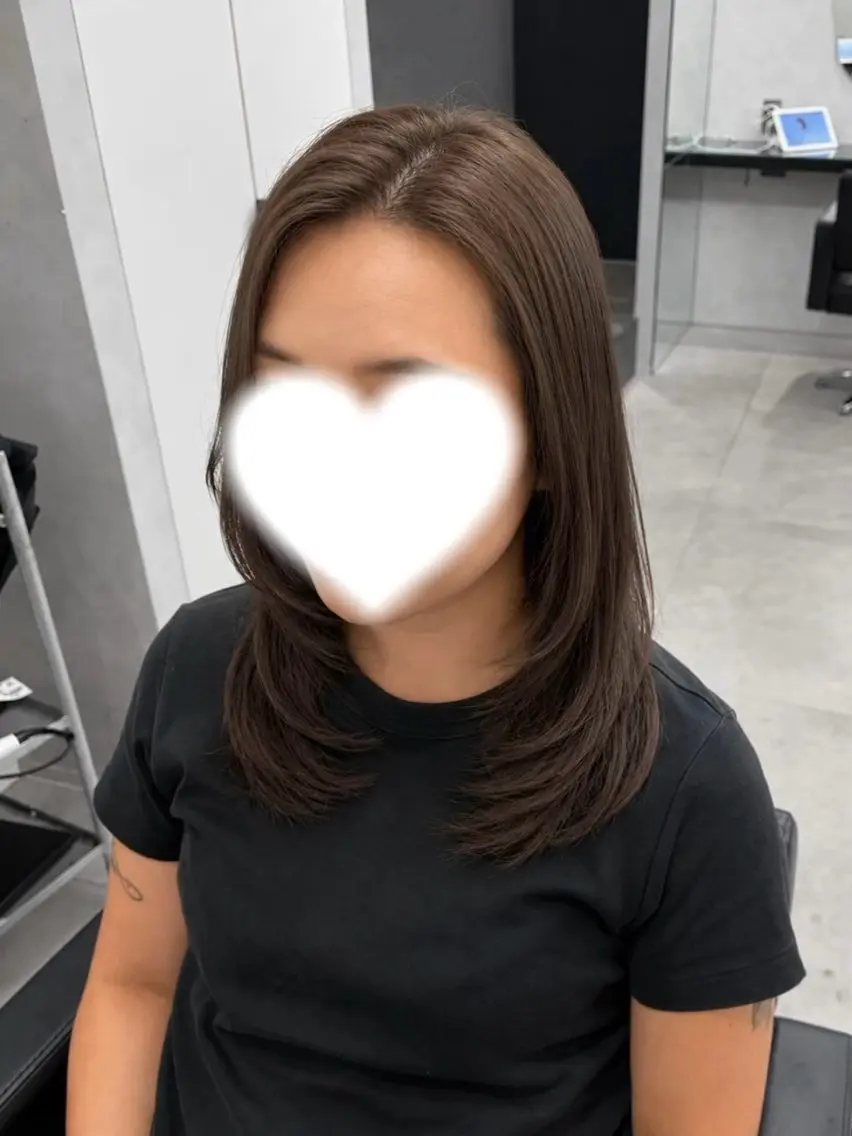 ミディアム カット ヘアカラー トリートメント ミルクティーカラー/ レイヤーカットAyaのヘアスタイル