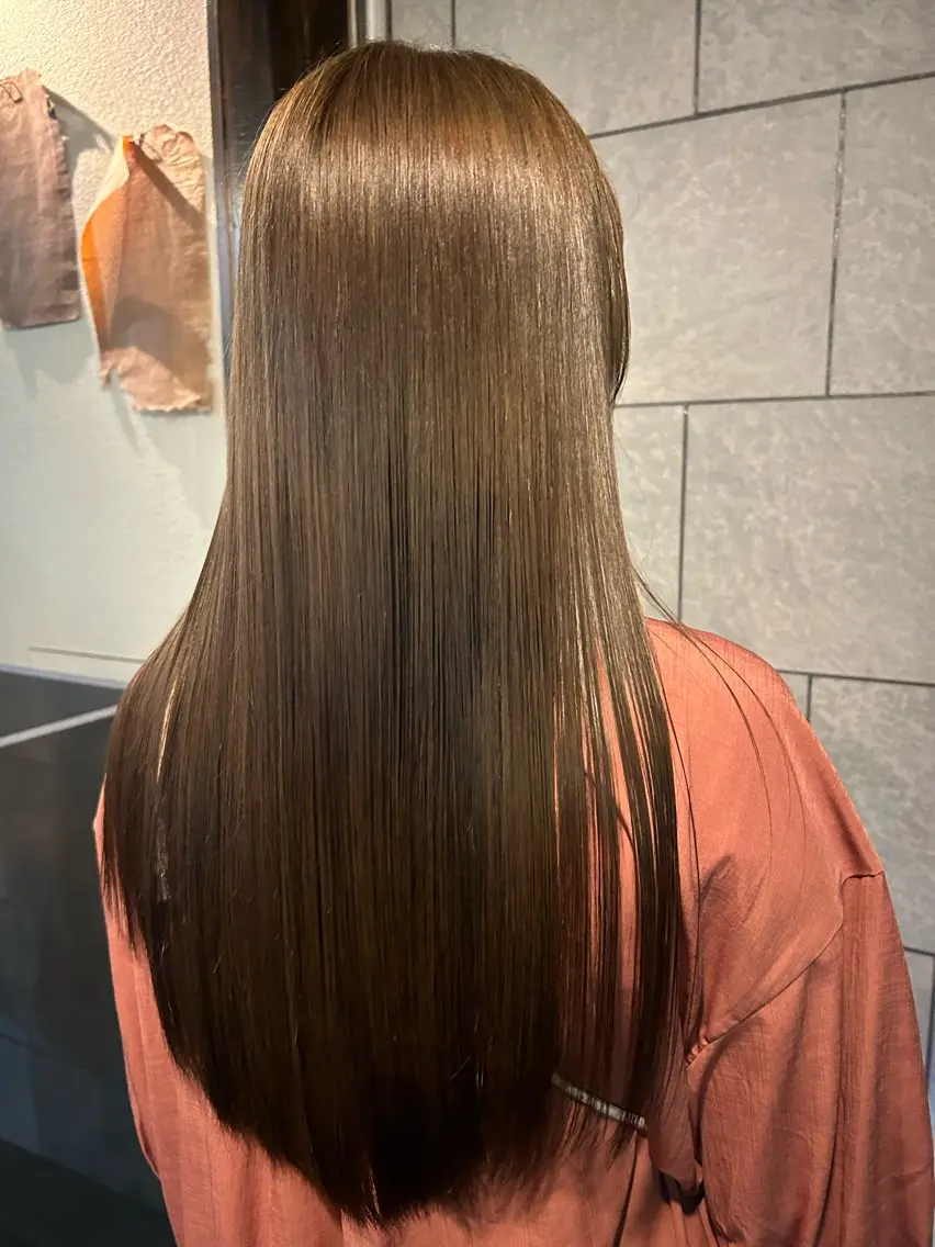 ロング カラー ベージュカラー ブリーチ ブリーチなしカラー オリーブベージュ 縮毛矯正 ヘアカラー 【髪質改善】 むかいみきのヘアスタイル