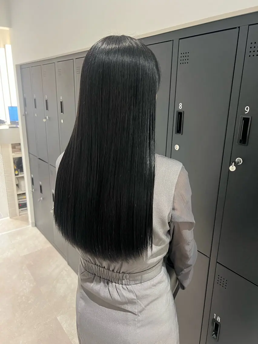 ロング カラー ヘアアレンジ ブルーカラー カット ヘアカラー トリートメント 暗髪カラー🫐 おくだりんかのヘアスタイル