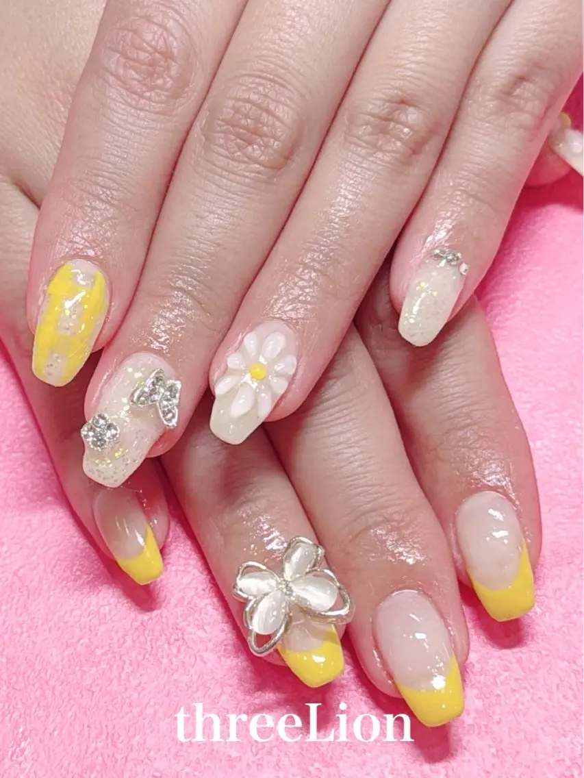 ネイル フラワーネイル 春ネイル 黄色 ハンドネイル threeLion ネイル&アイラッシュのネイルデザイン