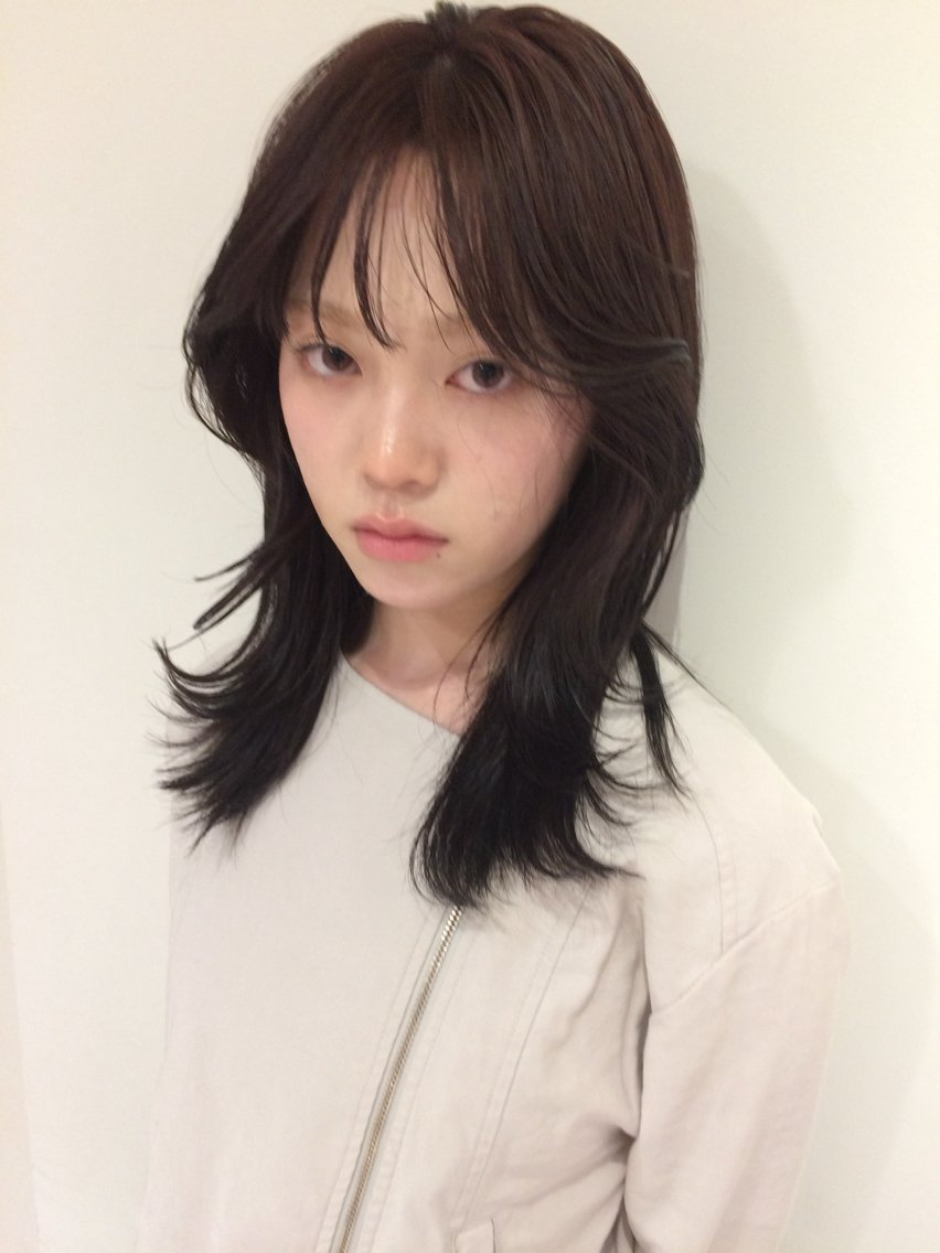 ミディアム カラー ヘアカラー まや/レイヤーパーマ 透明感、暖色カラーのヘアスタイル