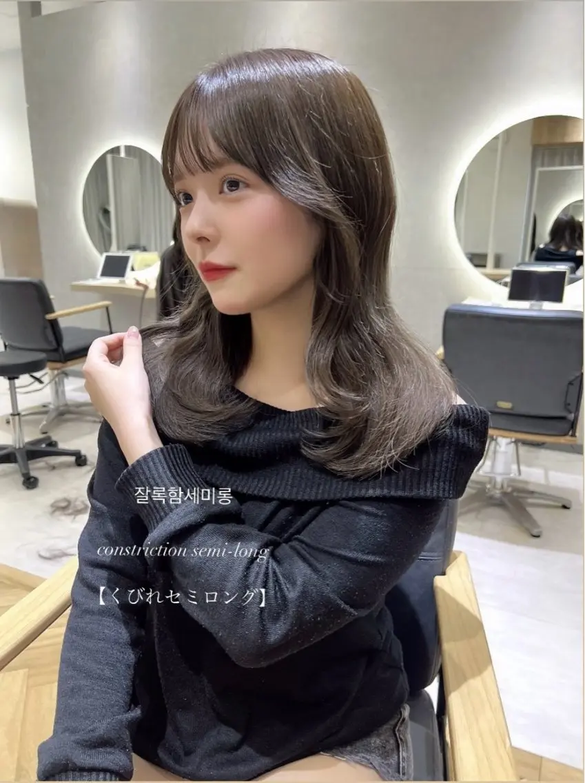 セミロング カラー ベージュカラー グレージュ インナーカラー ミルクティーベージュ 顔まわりレイヤー カット ヘアカラー トリートメント 韓国🇰🇷レイヤー 映える顔周り🩷のヘアスタイル