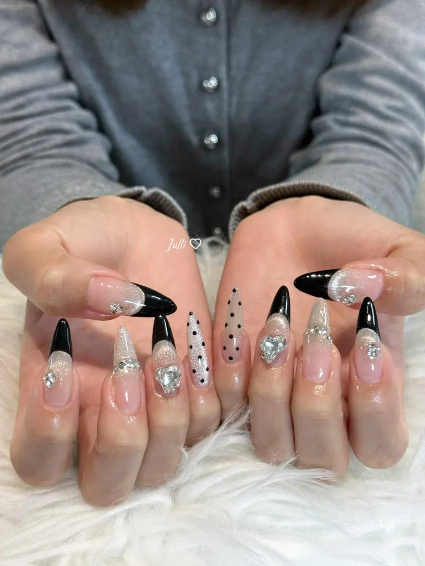 ネイル ボルドー ブラウン チークネイル ドット フットネイル Julli NailStudioのネイルデザイン