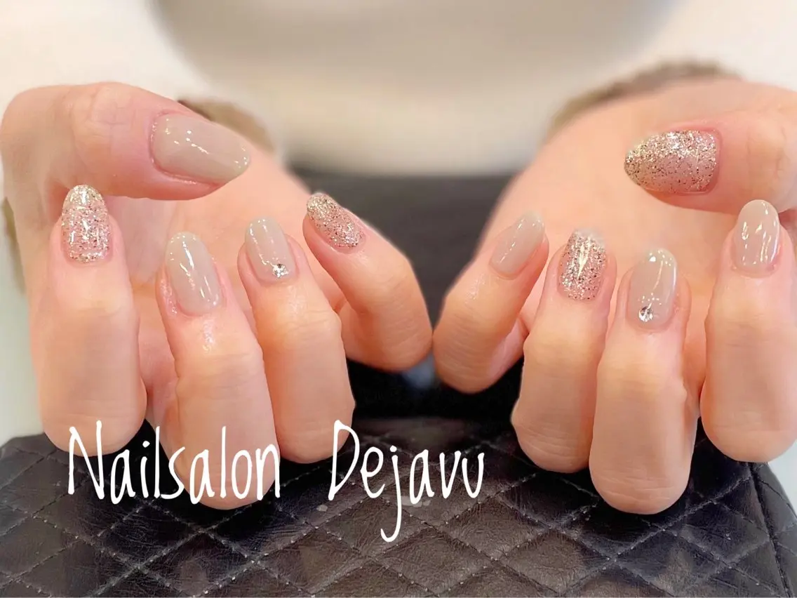 ネイル キラキラネイル ラメ(グリッター) シンプルネイル ストーンネイル ハンドネイル Nail salon Dejavu 🌿のネイルデザイン