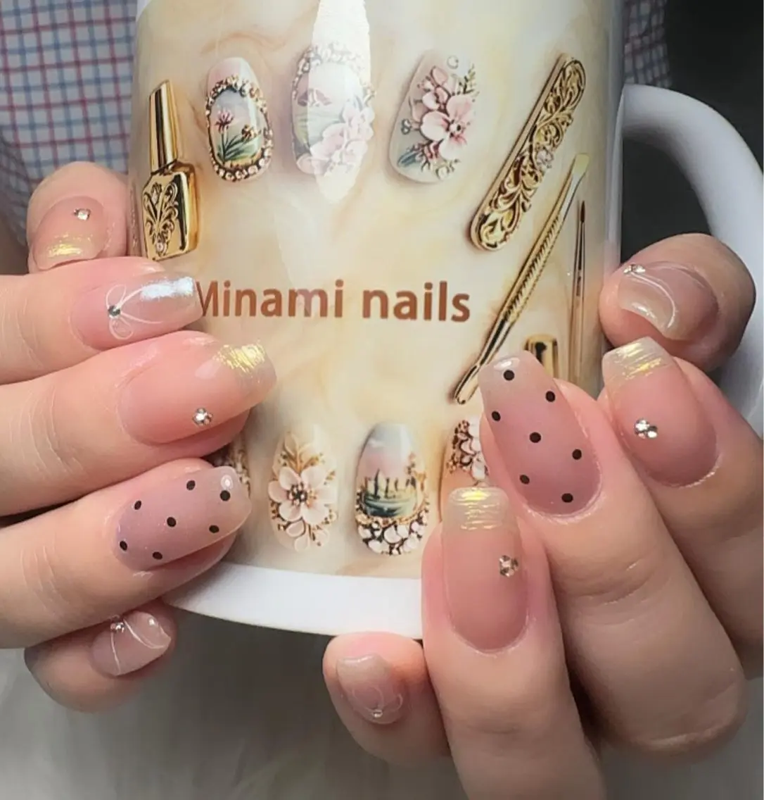 ネイル アートネイル オーロラネイル ドット フレンチネイル ガーリー ハンドネイル Minami Nailsのネイルデザイン