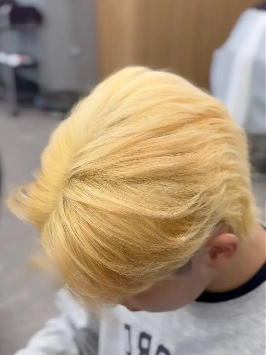 カラー メンズ 青栁 仁也のヘアスタイル