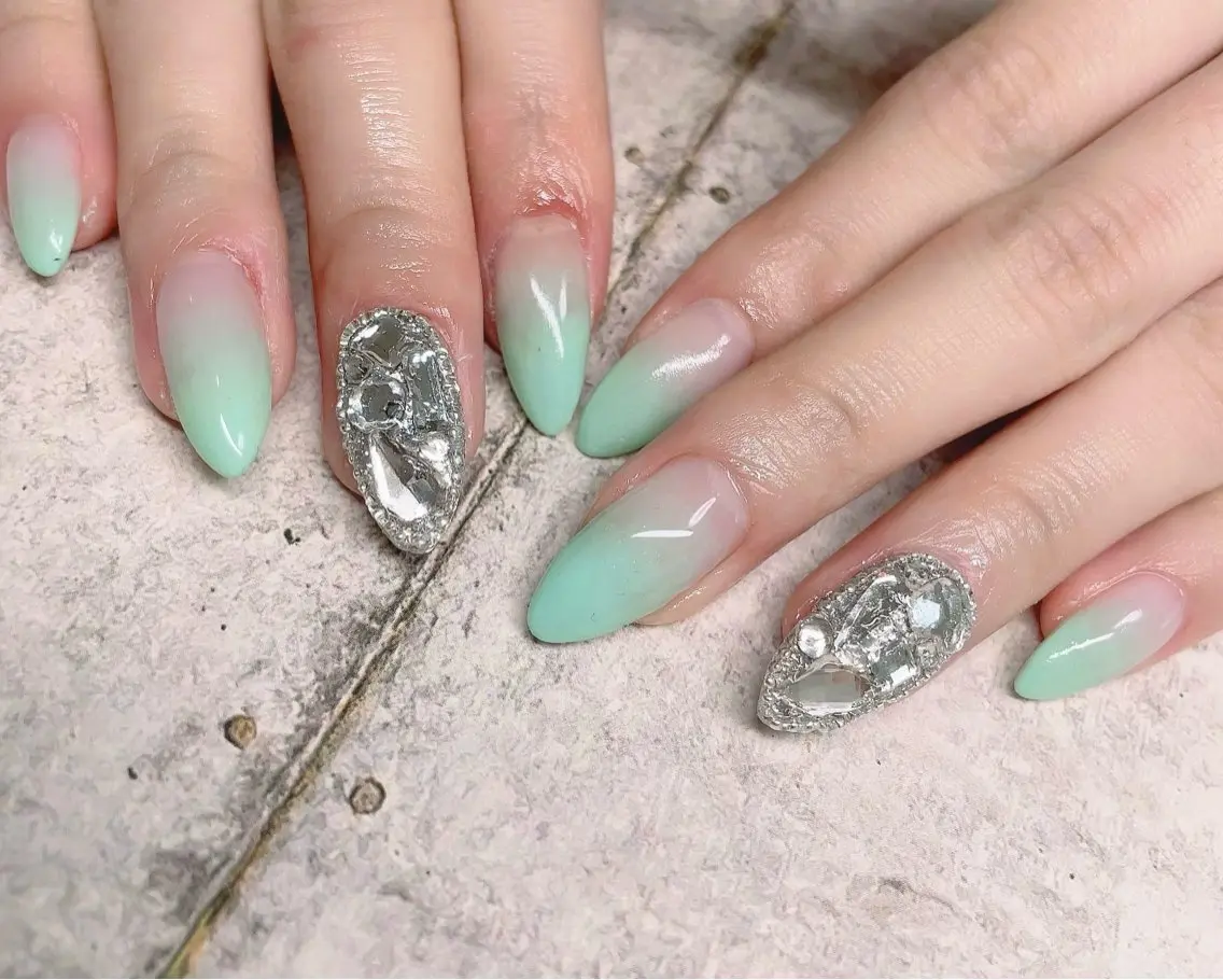 ネイル グラデーション ストーンネイル ハンドネイル Nail_by N1のネイルデザイン