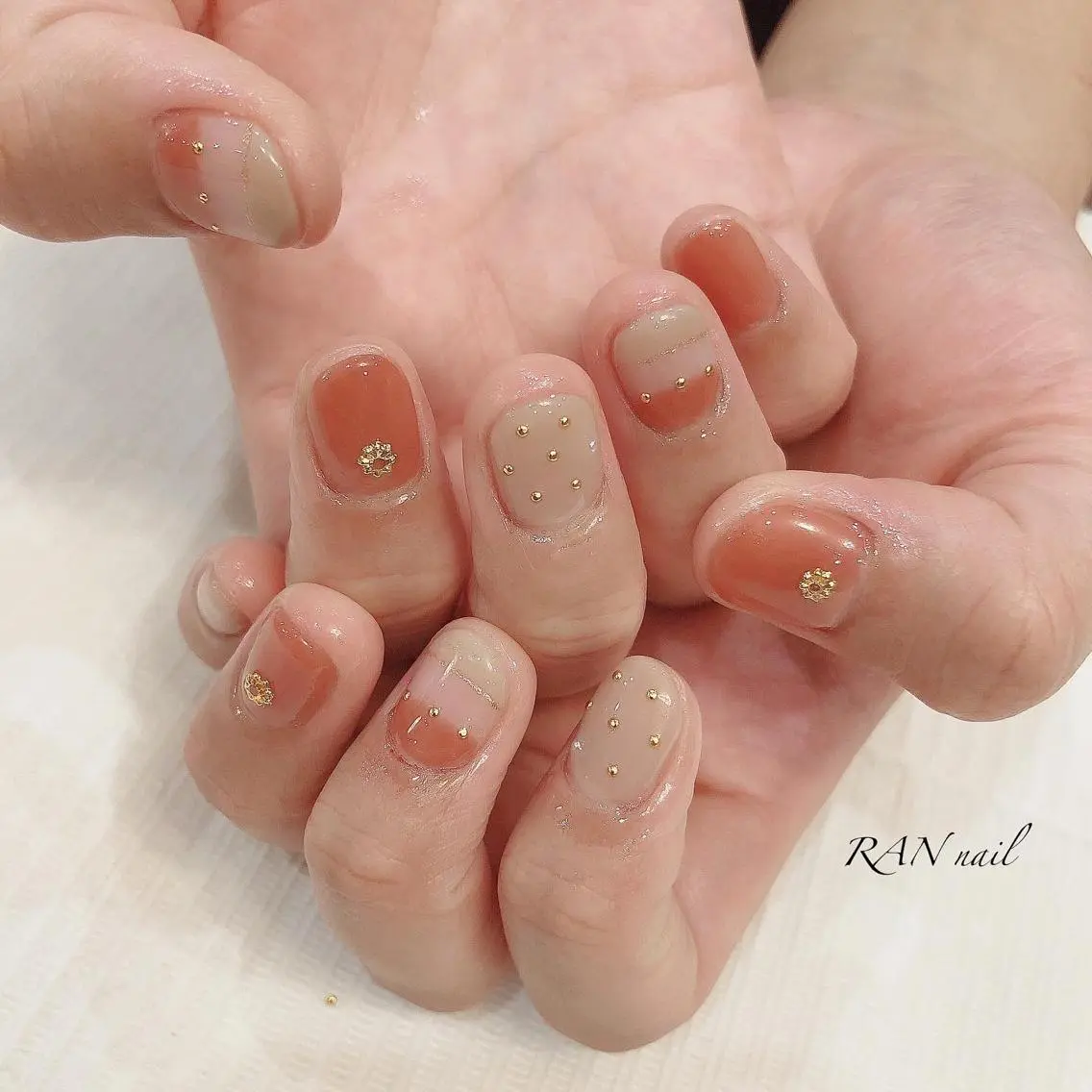 ネイル ボーダー ジェルネイル ゴールド ニュアンスネイル オフィスネイル RAN nailのネイルデザイン