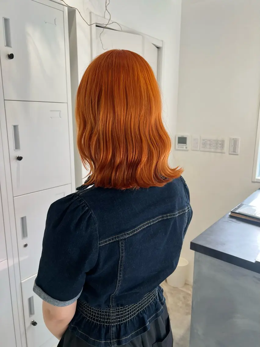 ミディアム カラー ブリーチ オレンジ ヘアカラー 黒阪 なみのヘアスタイル