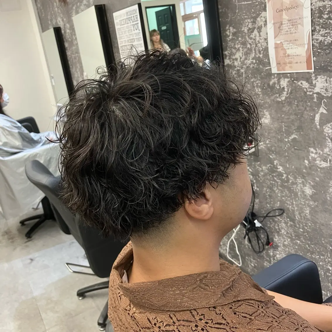 ミディアム パーマ メンズ ミディアムパーマ メンズパーマ 波巻きパーマ 名取 翔のヘアスタイル
