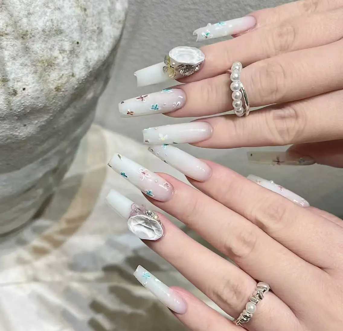 ネイル オーロラネイル フラワーネイル フットネイル フレンチネイル ジェルネイル ハンドネイル BabyYouMi nailのネイルデザイン