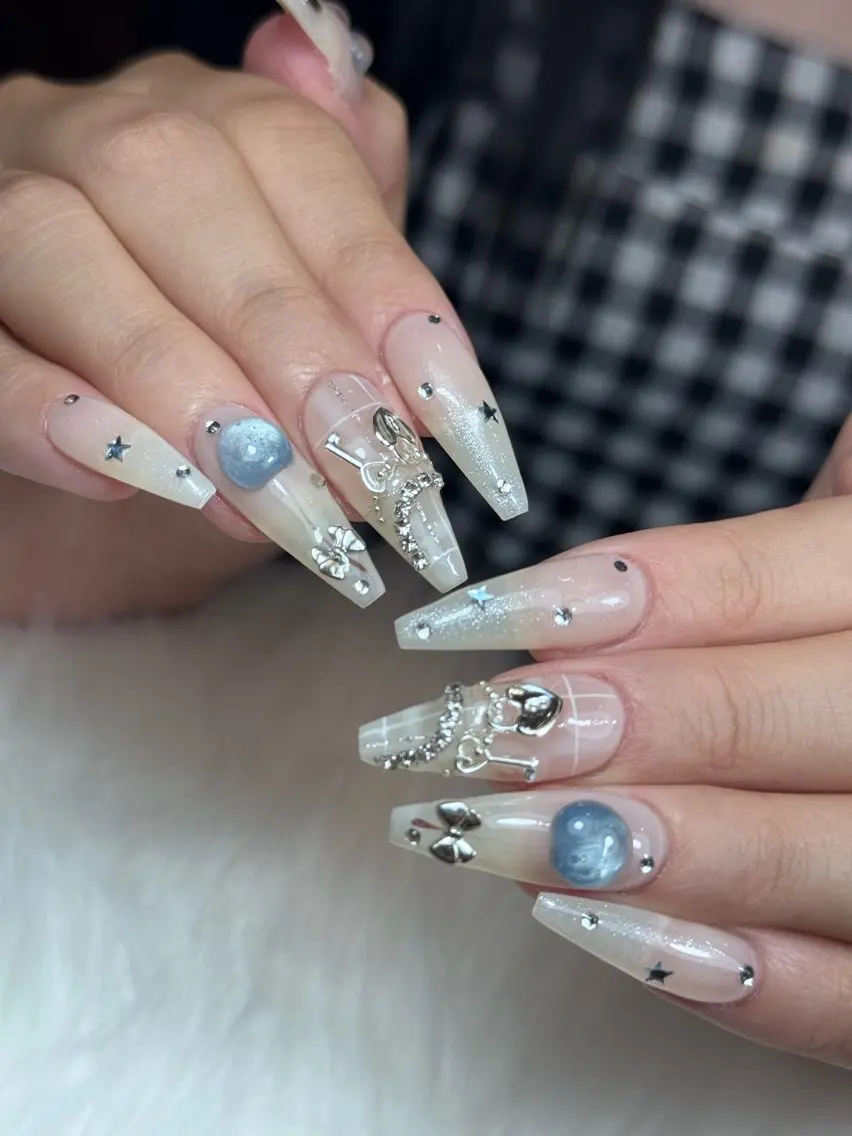 ネイル チークネイル ドット フレンチネイル グラデーション 韓国ネイル ハンドネイル Lisa Nail Salonのネイルデザイン